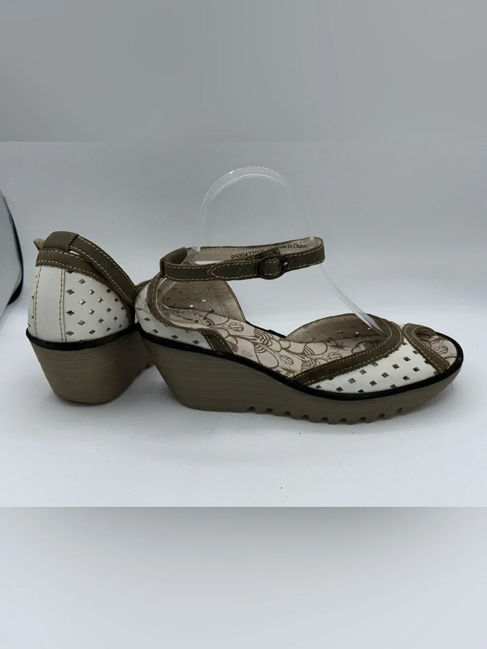 Fly London Ydel Sandals Shoes Size 9-9.5 US 40 EU Beige White Leather Strap AA27